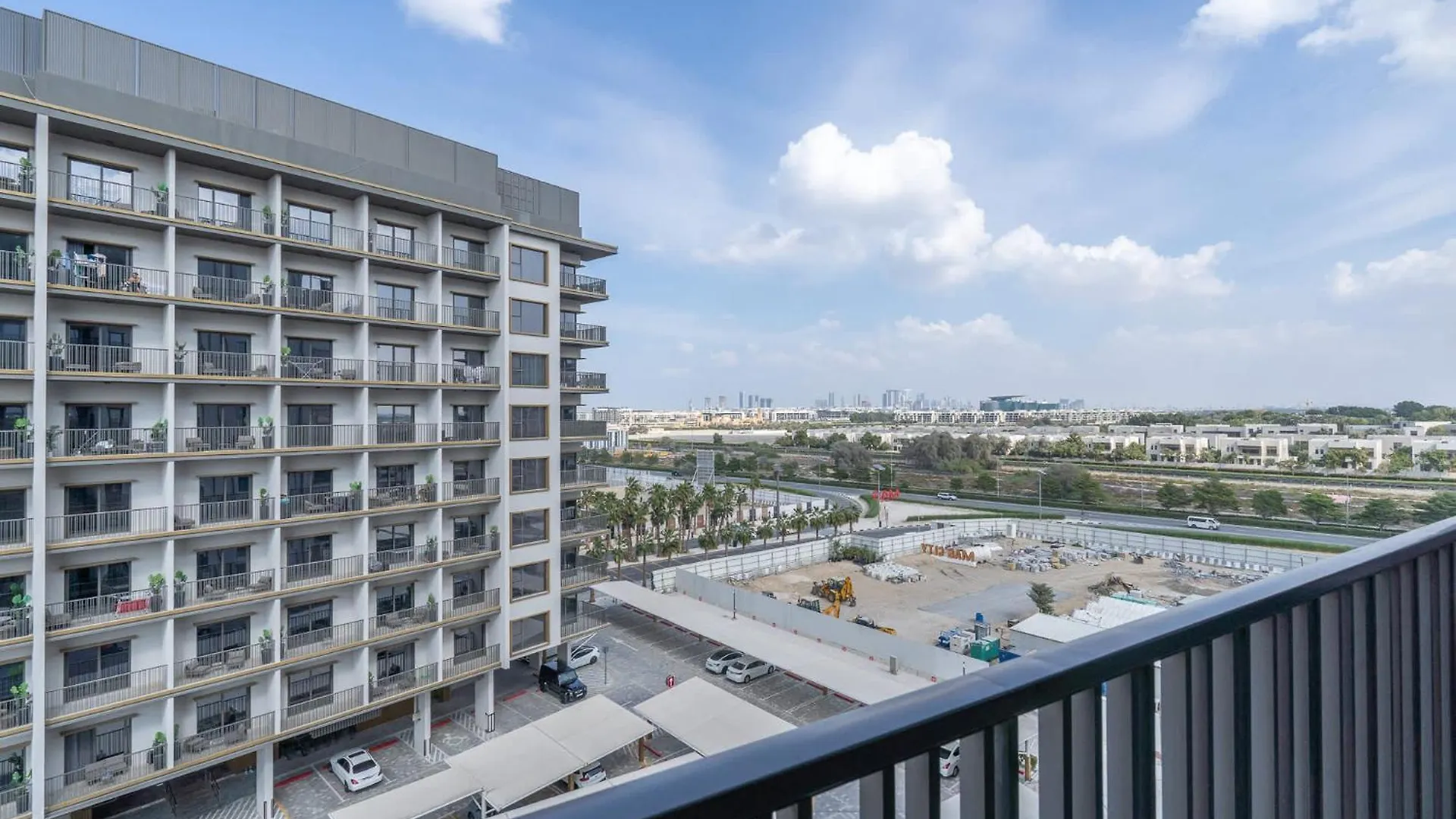 Peaceful 1 Bedroom Apartment In Mag 970 Dubai