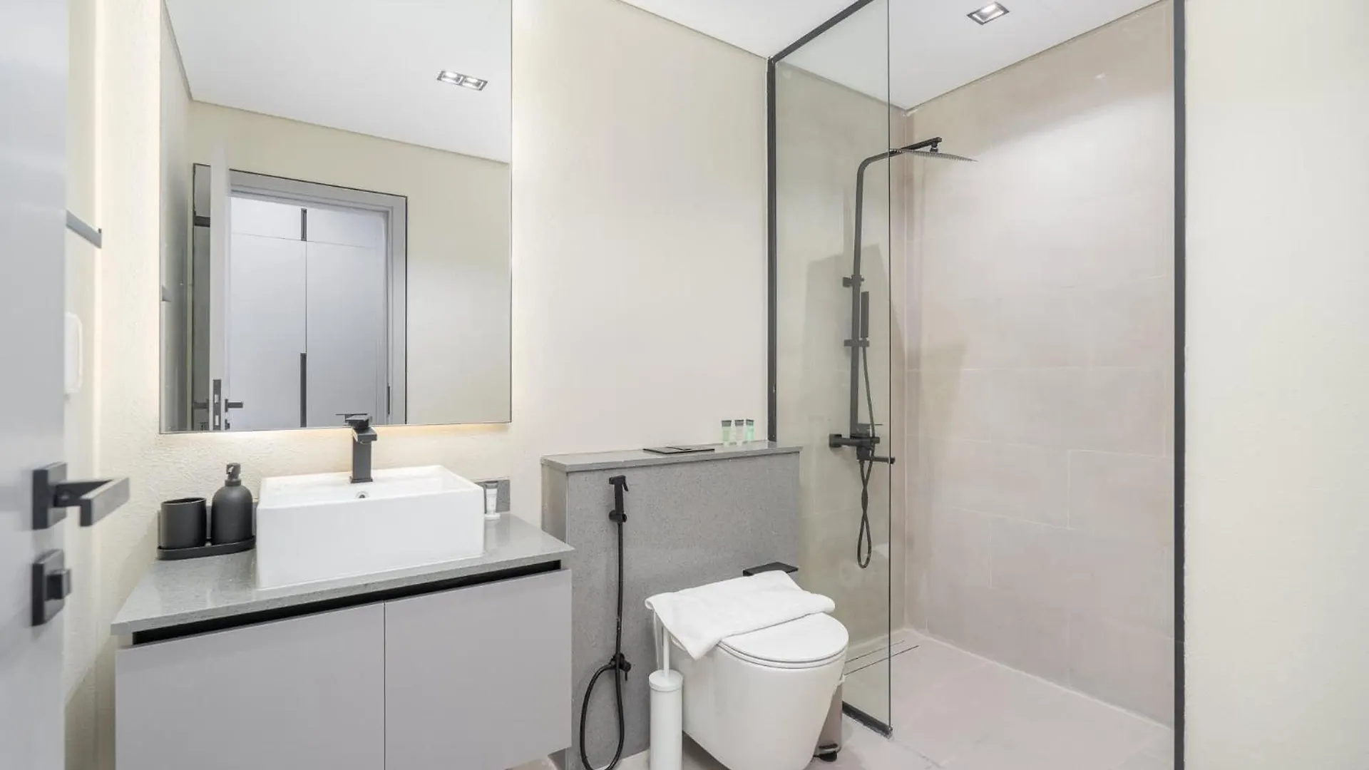 Peaceful 1 Bedroom Apartment In Mag 970 Dubai
