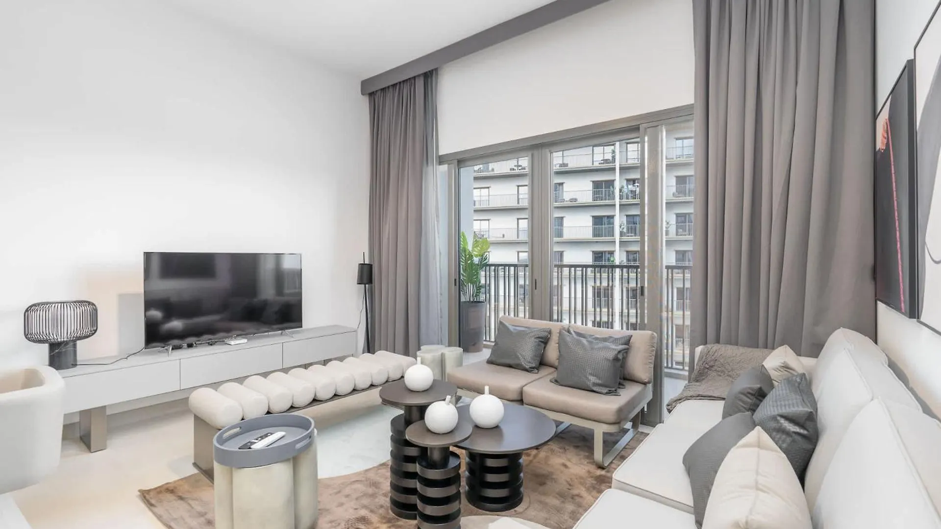 Peaceful 1 Bedroom Apartment In Mag 970 Dubai